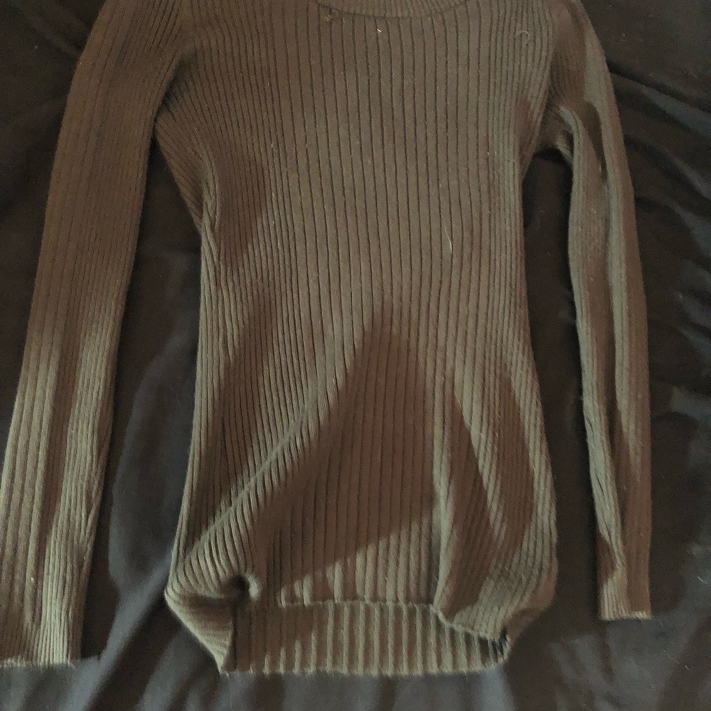 Army green long sleeve top